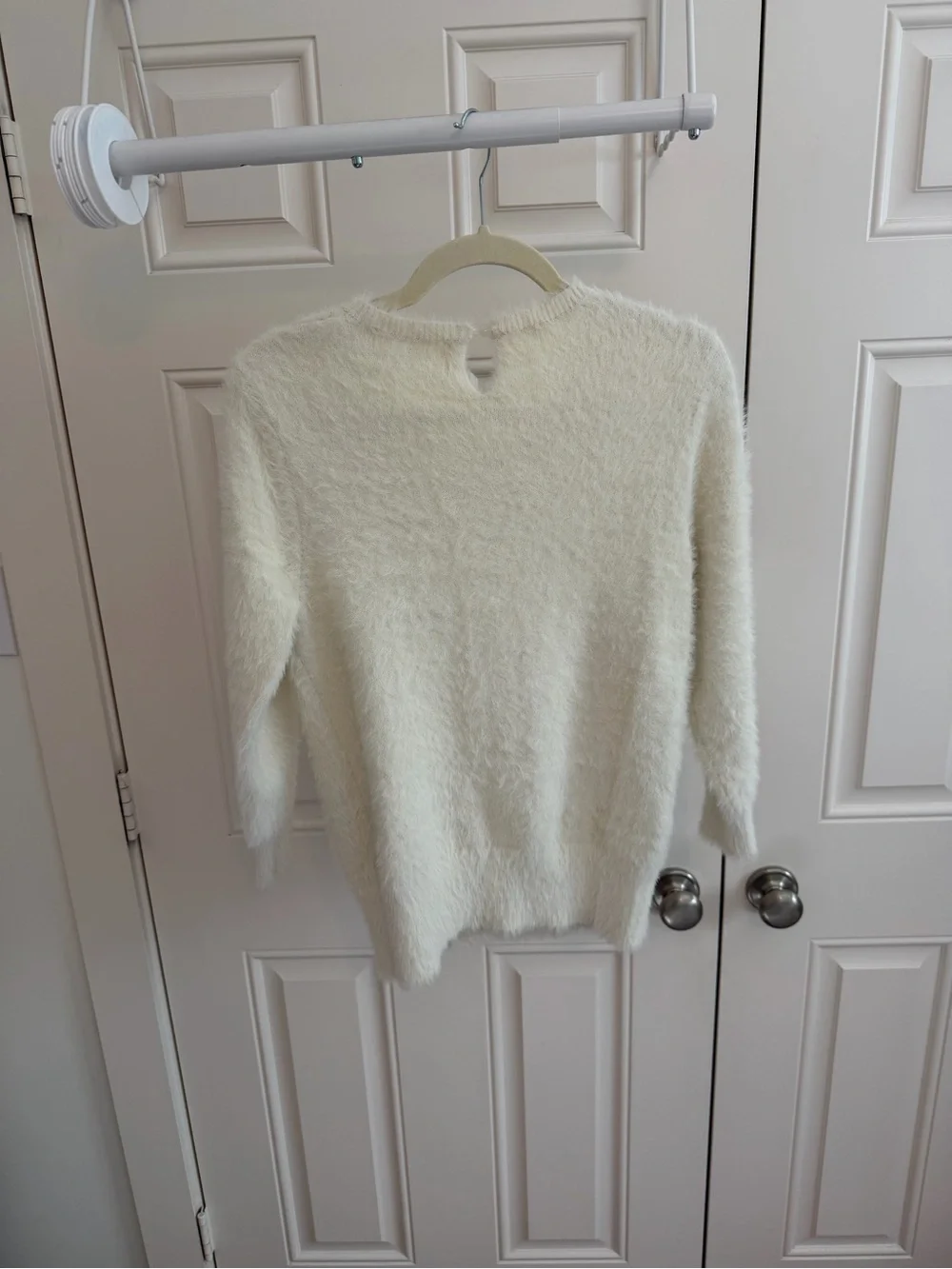 Anthropologie Rosie Neira Cream Fuzzy Cable Knit Sweater – Size Small